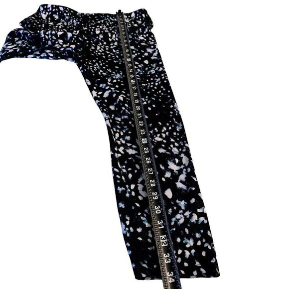 LAYER 8 Splatter Pattern Teal, White &‎ Black Leggings 7/8 length Sz L - Picture 3 of 9